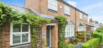 3 bed semi-detached house to rent