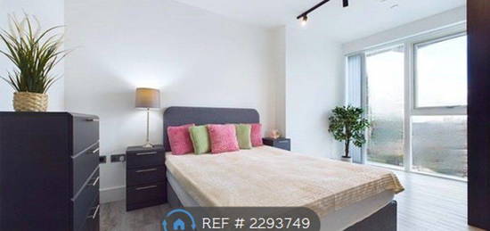 Flat to rent in Royal Mint Street, London E1