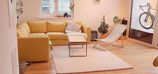 Große ruhige 2 Zimmer Wohnung, 69 m² mit Penthousecharakter und Terrasse