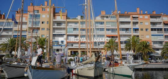 Grand appartement type 2 traversant port de Hyères avec gara