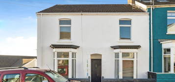 4 bedroom end of terrace house for sale