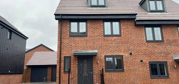 4 bedroom semi-detached house to rent