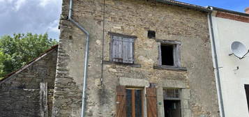 Maison en pierre à rénover avec jardin