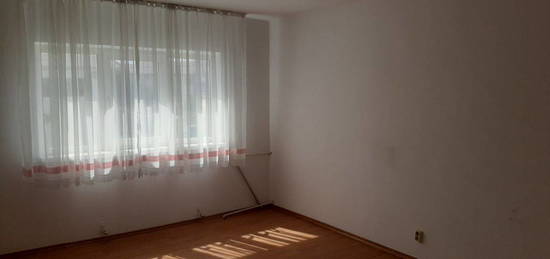 Navodari, vand apartament 2 camere decomandat, zona centru