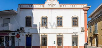 Prédio 1º Andar E Rc - Habitação E Comércio - No Centro De  São Bartol