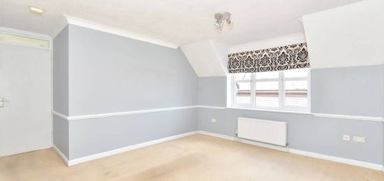 Flat to rent in Church Street, Littlehampton BN17