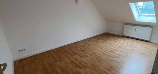 Schöne 2-Zimmer-Dachgeschosswohnung in Dortmund zu vermieten.