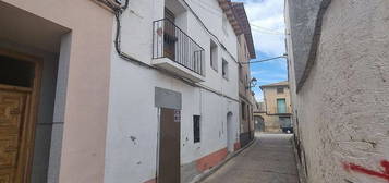 Casa adosada en calle San Roque en Albalate de Cinca