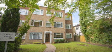 Flat to rent in Sunningfields Road, London NW4