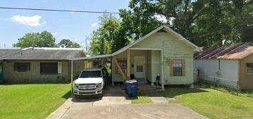 806 E  Vermilion St, Abbeville, LA 70510