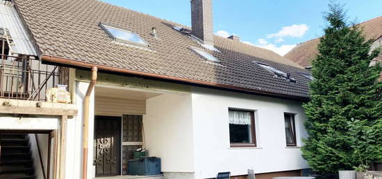 Sanierungsobjekt mit Potenzial: Großzügiges Einfamilienhaus auf 926 m² Grundstück in Lengfeld!