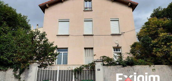 Maison divisée en 3 logements avec garages, caves et jardin - V