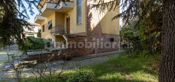 Villa bifamiliare via Achille Grandi 93, San Marco - Acquacalda, Lucca