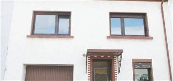 Renovierungsbedürftiges 1-2 Familien Reihenmittelhaus in Wemmetsweiler zu verkaufen.