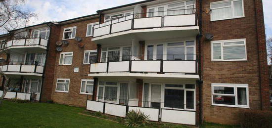 Flat to rent in Durrington Gardens, The Causeway, Goring-By-Sea, Worthing BN12