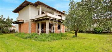 Villa in vendita in via Meccheri, 284