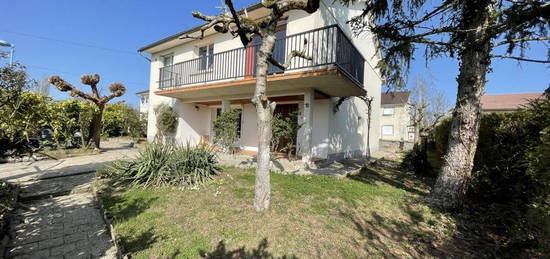 Maison  à louer, 6 pièces, 5 chambres, 180 m²