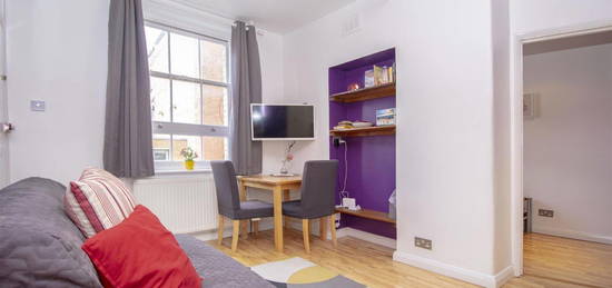 Flat to rent in Luke Street, London EC2A