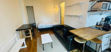 75020  paris studio 23.1 m2 -900 EUR CC