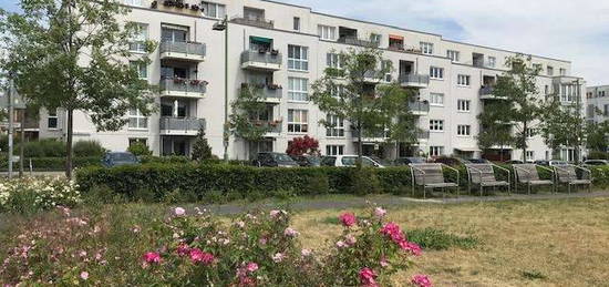 Ohne Aufzug ins zu Hause! Große EG-Wohnung mit Terrasse, ZH, und Wannenbad!