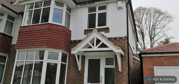 3 bedroom semi-detached house