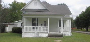 613 NE 2nd St, Atkins, AR 72823