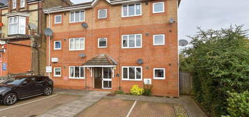 1 bedroom ground floor flat for sale