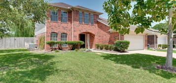 211 Wood Hollow Dr, League City, TX 77573