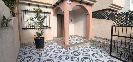 Casa adosada en venta en Calle Venus, Centro