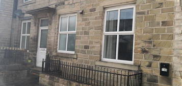 Flat to rent in Bradford Road, Stanningley, Pudsey LS28