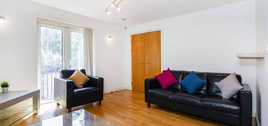 Flat to rent in Flat 4, V3 Victoria Terrace, Leeds LS3