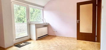 2-Zimmer-Dachgeschoss-Wohnung mit Balkon in Grimlinghausen