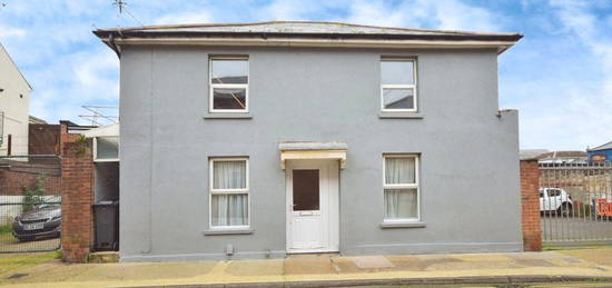 Detached house to rent in St. Johns Road, Sandown PO36