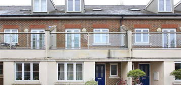 4 bedroom terraced house to rent