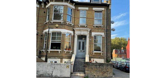 Flat to rent in Thistlewaite Road, London E5