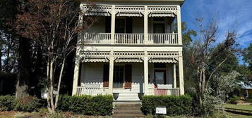 225 Magnolia St, Magnolia, MS 39652