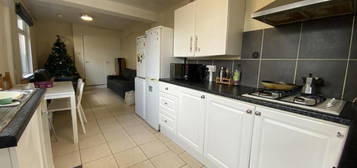 5 bedroom terraced house