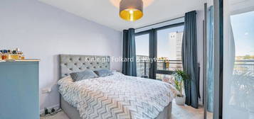 Flat to rent in Pooles Park, London N4