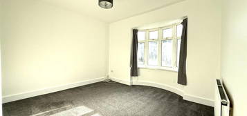 Flat to rent in Love Lane, Mitcham CR4