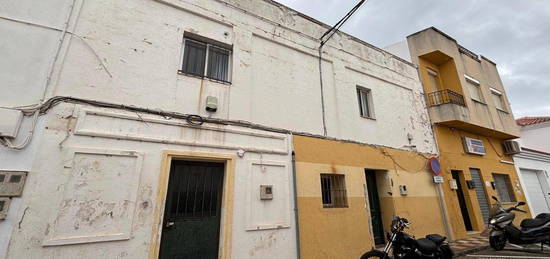 Casa adosada en venta en Los Barrios