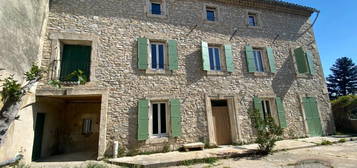 Maison 2 étages  à louer, 6 pièces, 3 chambres, 145 m²