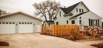 328 2nd Ave NE, Watford City, ND 58854