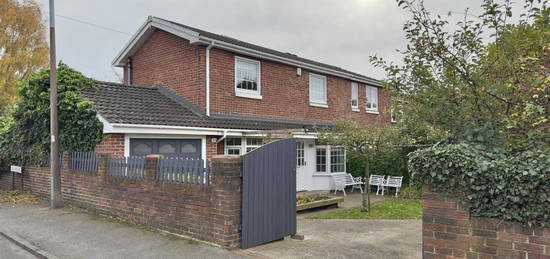 3 bed semi-detached house for sale