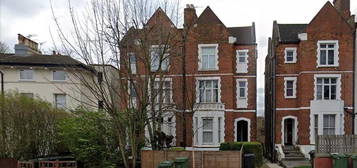 Flat to rent in Dartmouth Road, London SE23