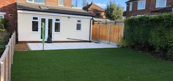 3 bedroom semi-detached house to rent