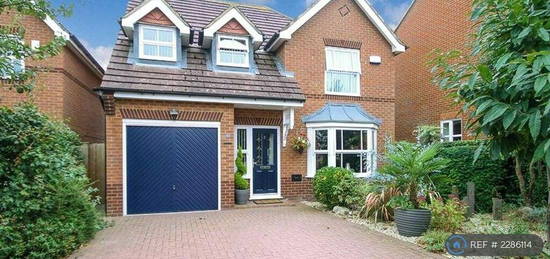 5 bedroom detached house