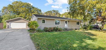 875 Heritage Trl, Oshkosh, WI 54904