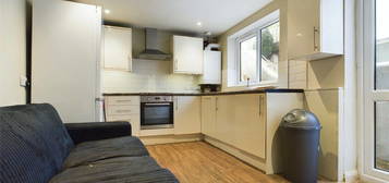 Terraced house to rent in Roedale Road, Brighton, East Sussex BN1