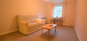 Flat to rent in Dale Road, Reading RG2