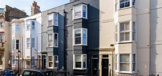 Flat to rent in Grafton Street, Brighton BN2